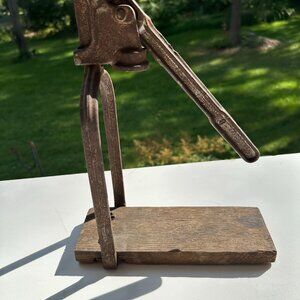 #1918 VINTAGE BOTTLE CAPPER  FOR BEER, ROOT BEER ETC